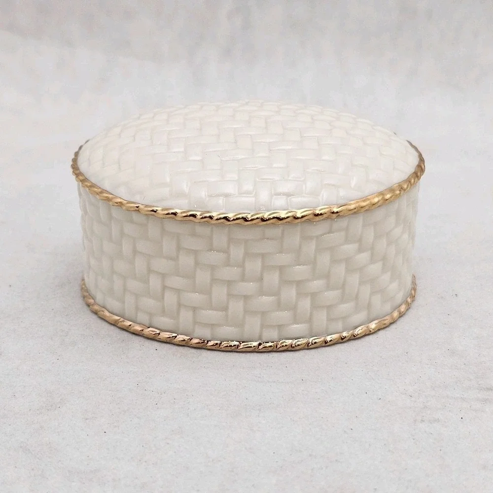 Vintage‎ Lenox Porcelain Trinket Box Basketweave Pattern with Gold Trim 3.25